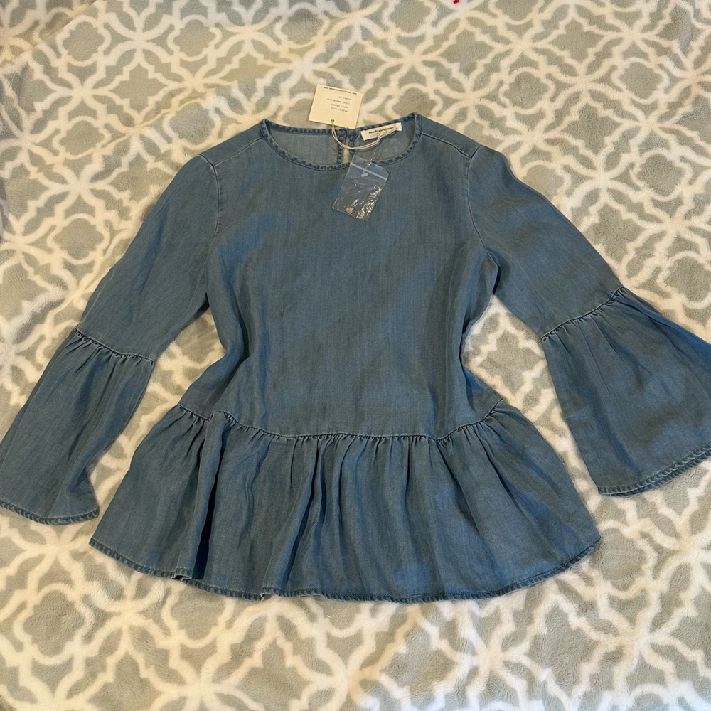 NWT blue chambray boho shirt w/ bell sleeve by BeachLunchLounge sz Xsmall loose